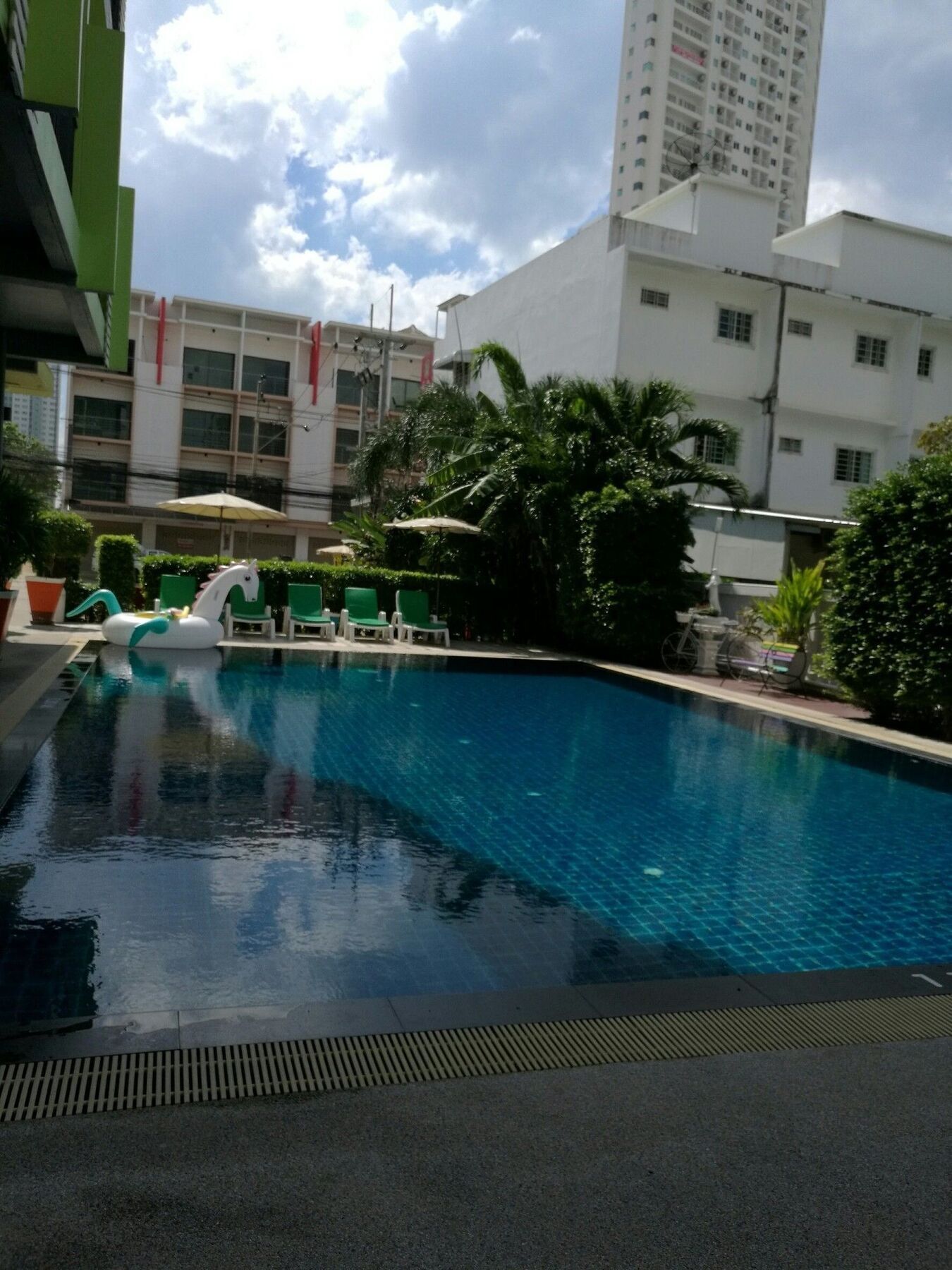 Oyo 75367 Ud Pattaya Hotel Bang Lamung Bagian luar foto